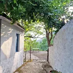 Πανσιόν Ecovillage - *